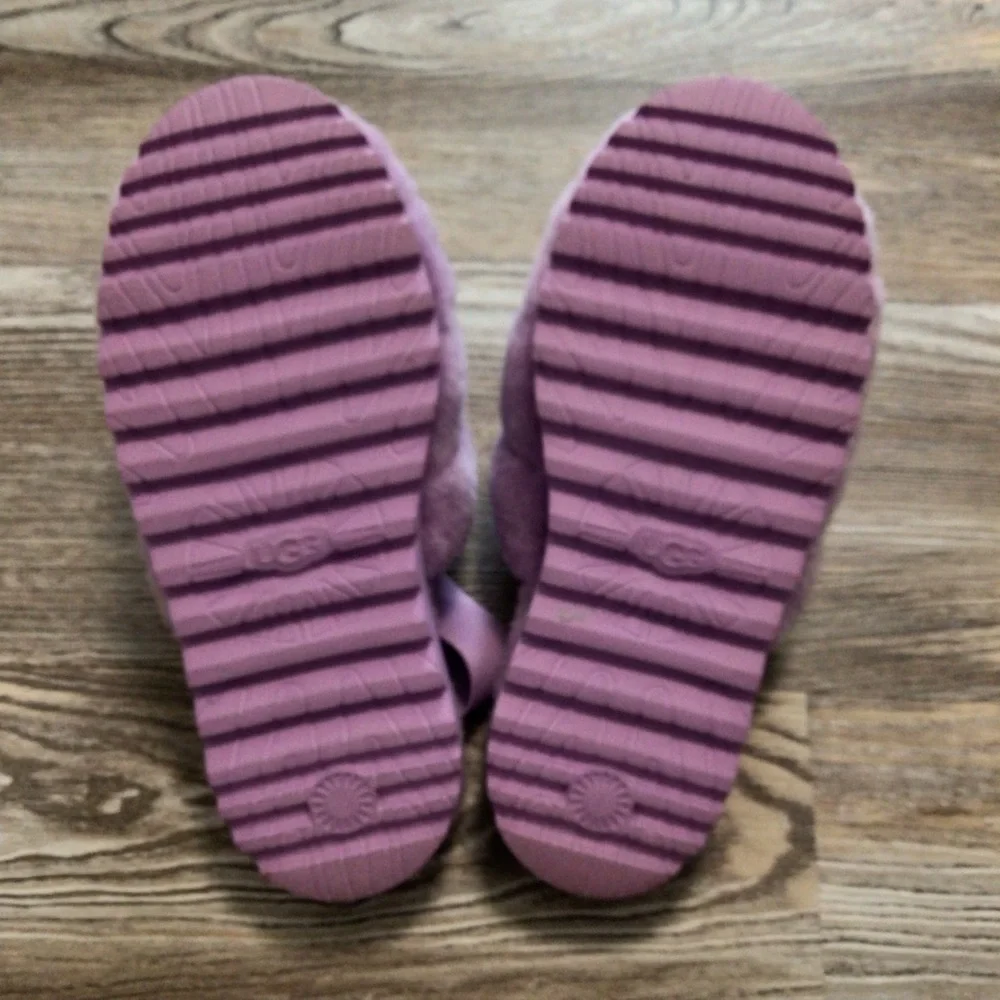 UGG Super Fluff Slipper Sandal Lilac Bloom 8 NWOT